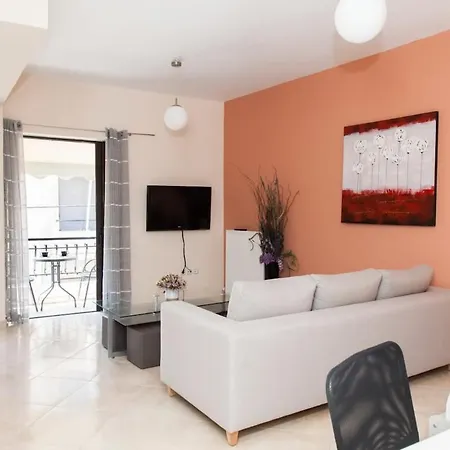 Apartment Great In Piraeus